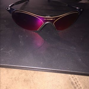 Vintage Oakley is in great shape. Like new